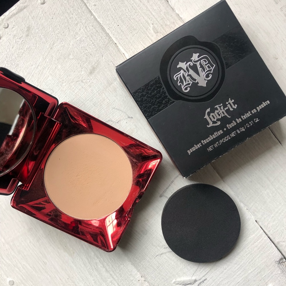 Kat Von d lock it powder foundation
